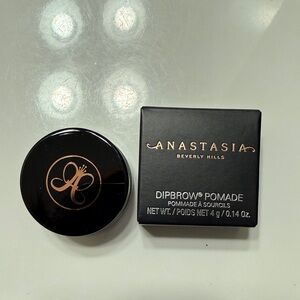 Anastasia Beverly Hills Dipbrow Pomade - Soft Brown
NEW, UNOPENED